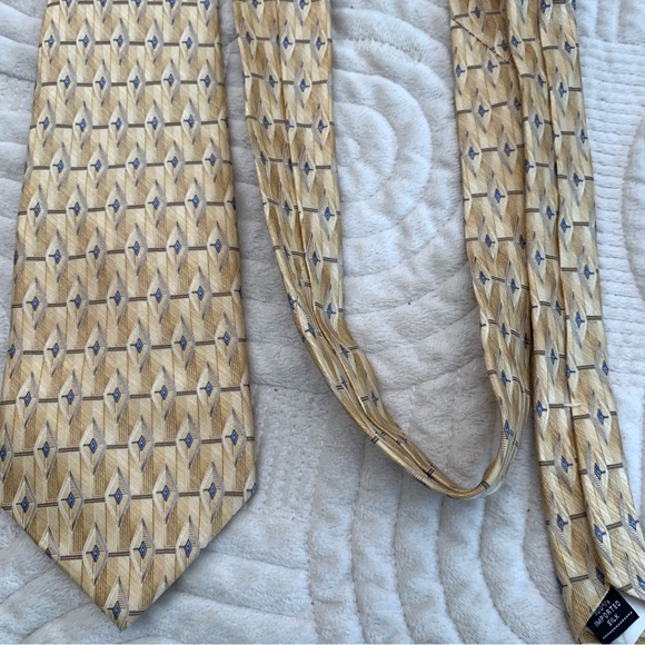 Arrow Gold Silk Patterned Tie - Picture 3 of 11